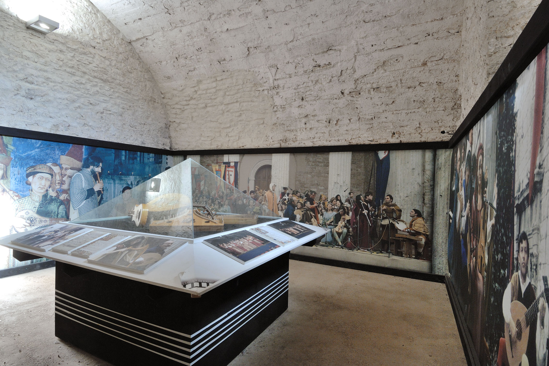 Rocca Maggiore, interno